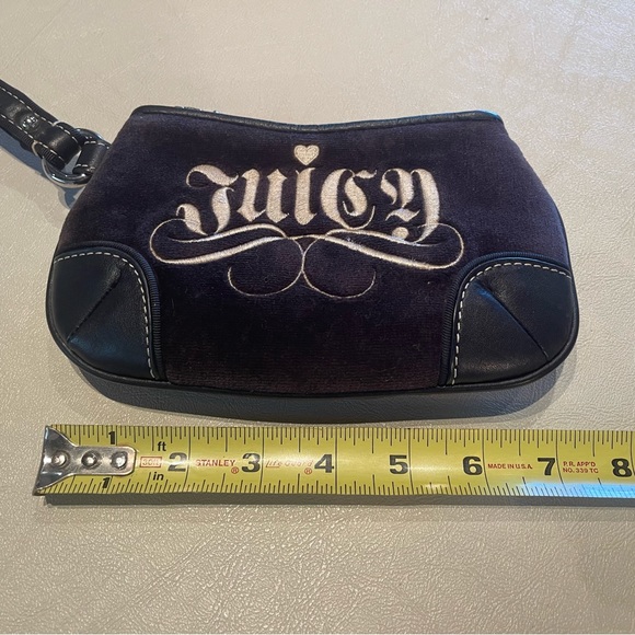 Juicy Couture wristlet purse. Phone, keys, and credit card. Grab and go! - Picture 4 of 5